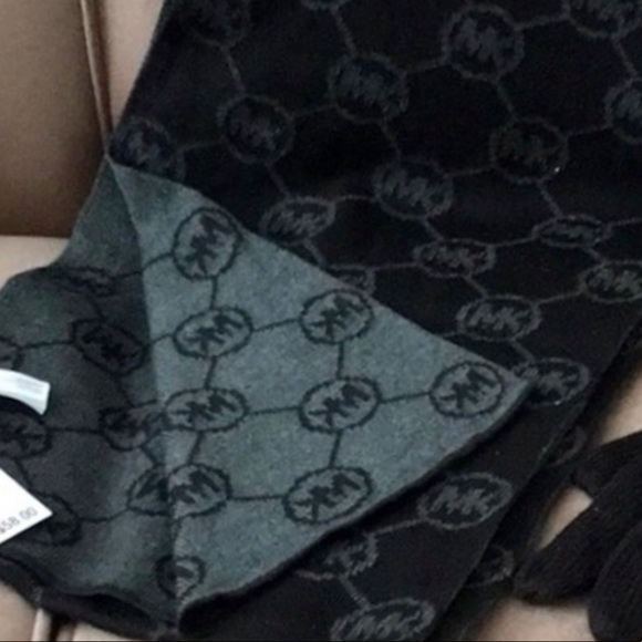 Michael Kors scarf set NWT - Picture 3 of 7